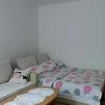 Apartment Galby - Dobrinja - 1km From The Airport *