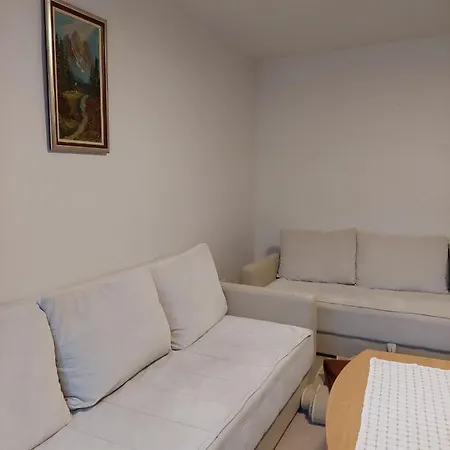 Galby - Dobrinja - 1km From The Airport Apartment *