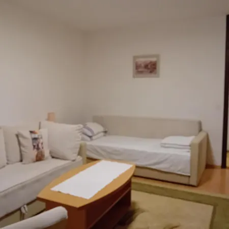 Galby - Dobrinja - 1km From The Airport Apartment *