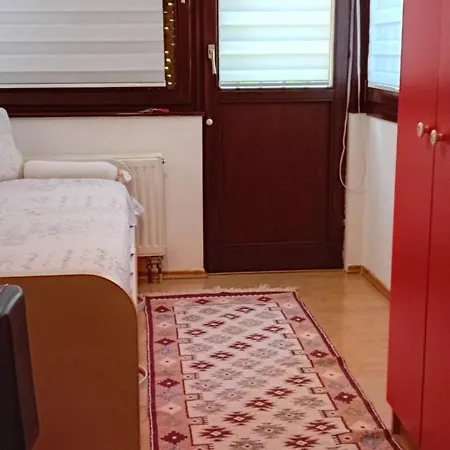 Apartment Galby - Dobrinja - 1km From The Airport